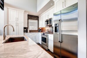 Fridge, microwave