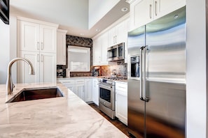 Fridge, microwave