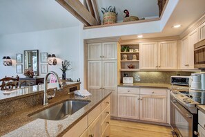 Byhus - 4 soveværelser | Opholdsområde | LED-tv