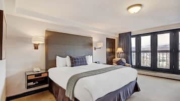 Room, 1 King Bed, Corner