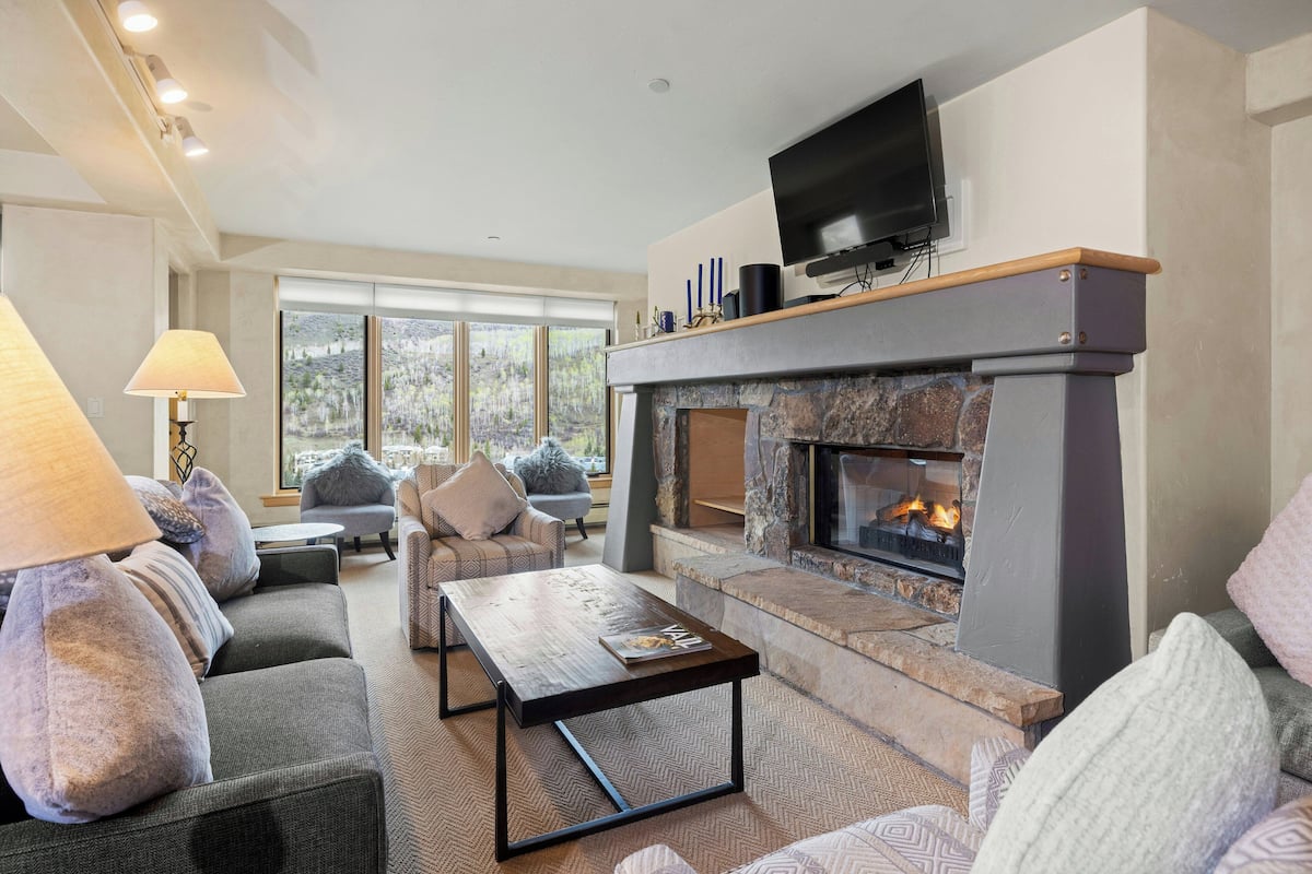 Room, 2 Bedrooms | Living room | LED TV