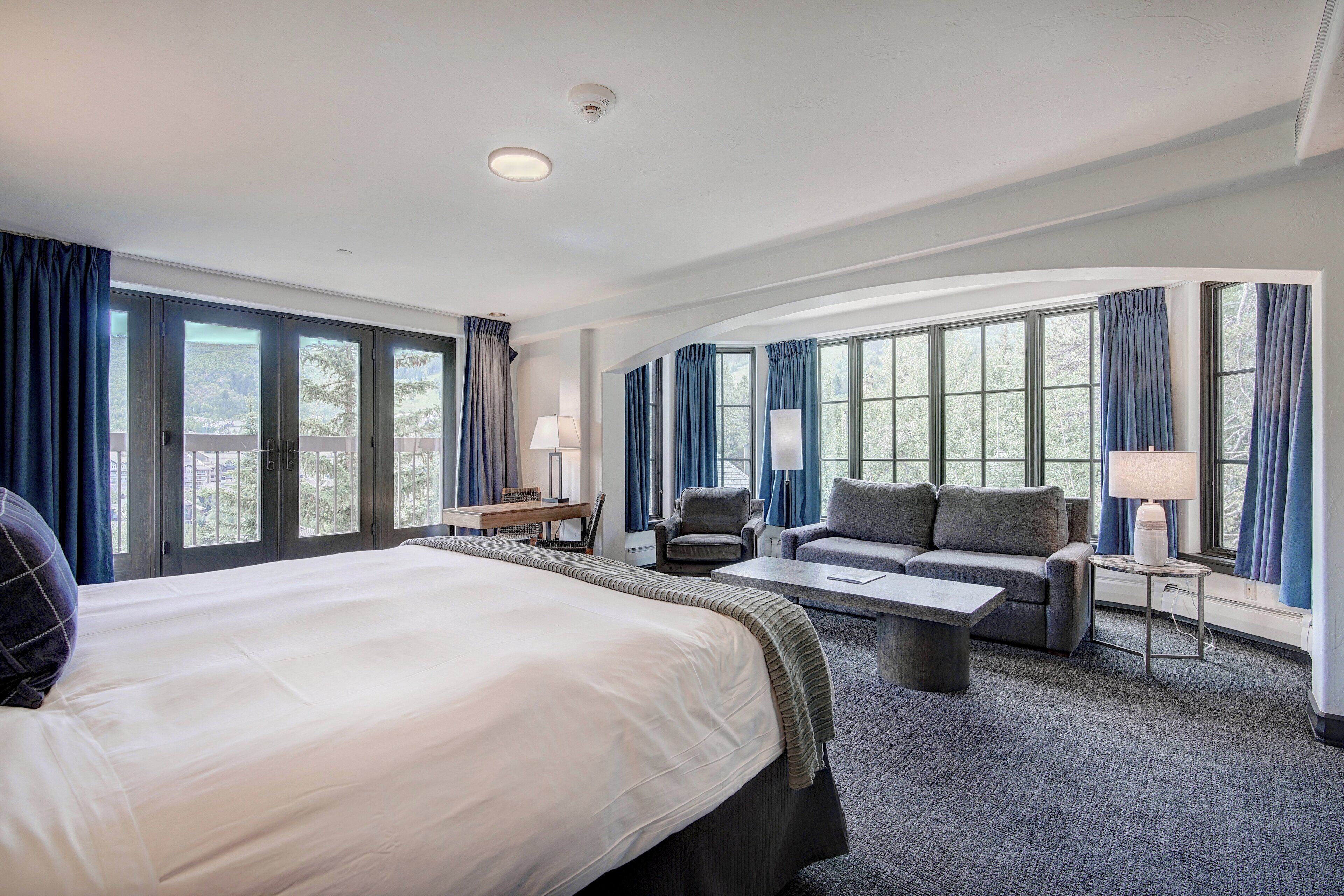 Room, 1 King Bed, Corner