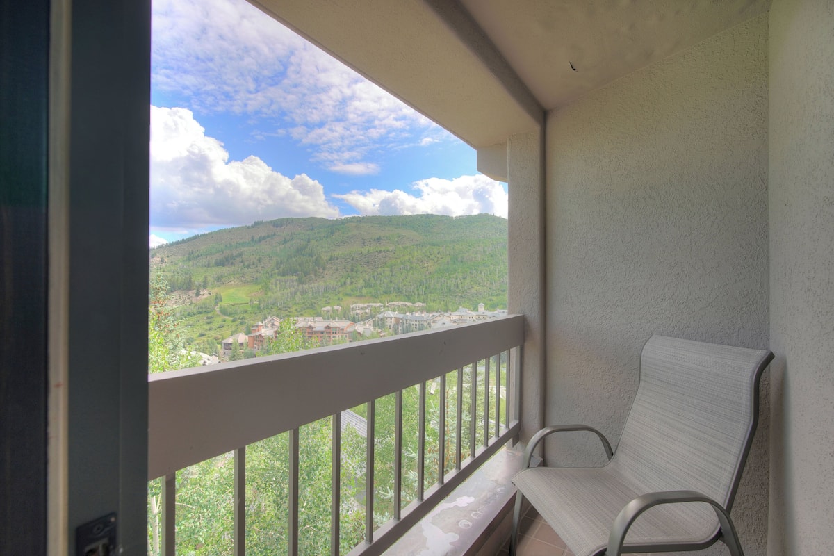 Deluxe Room, 1 King Bed | Balcony