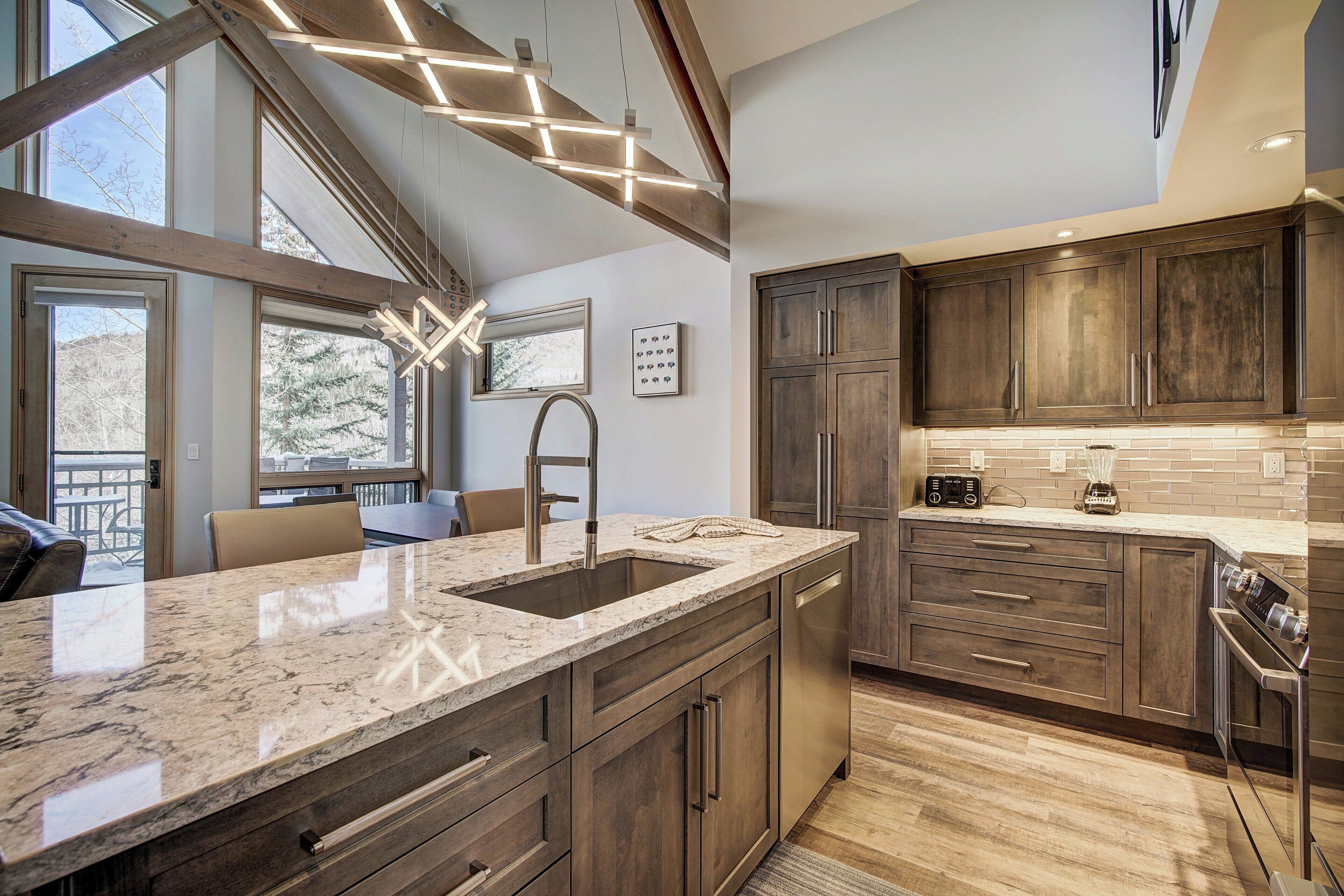 Kjøleskap og mikrobølgeovn (på forespørsel)