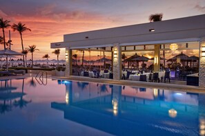 Breakfast, lunch, dinner served; international cuisine, beach views 