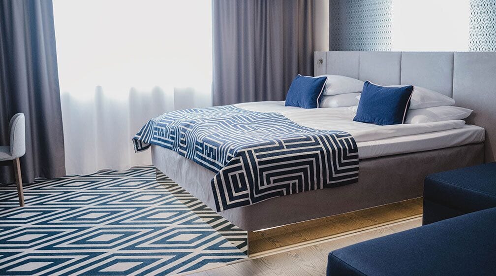 Chambre Supérieure, 1 très grand lit (extra bed possibility) | Coffres-forts dans les chambres, fer et planche à repasser