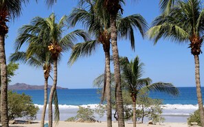 Ubicación a pie de playa, tumbonas, toallas de playa y kayak