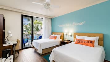 Chambre, 2 lits doubles, vue piscine