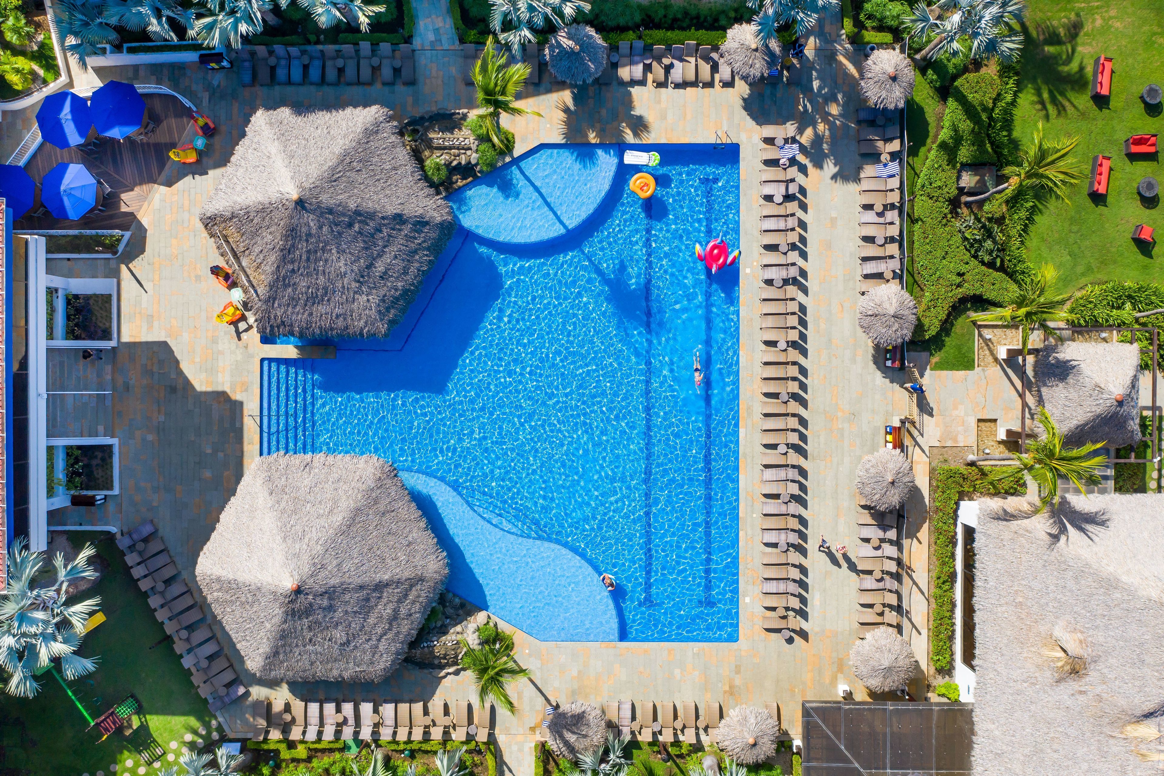 3 outdoor pools, pool loungers