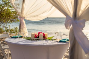 3 Restaurants, Frühstück, Mittagessen, Abendessen, internationale Küche