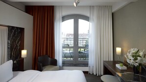 Classic Room | Hypo-allergenic bedding available, minibar, in-room safe - Sofitel Berlin Gendarmenmarkt (Berlin)