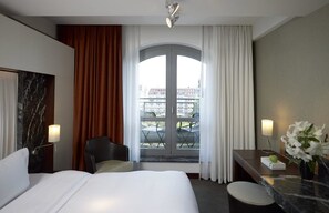 Classic Room | Hypo-allergenic bedding available, minibar, in-room safe - Sofitel Berlin Gendarmenmarkt (Berlin)