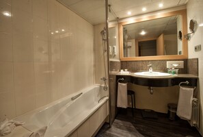 Standard Room, 1 King Bed with Sofa bed | Bathroom