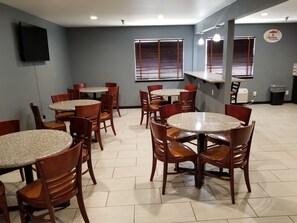 Tägliches inbegriffenes Frühstück zum Mitnehmen