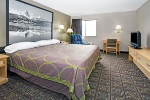 Standard Room, 1 King Bed | In-room safe, desk, iron/ironing board, free cribs/infant beds - Super 8 by Wyndham Fort Collins (Fort Collins)