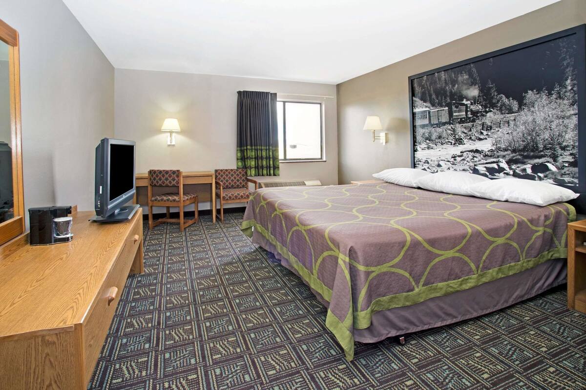 Room, Accessible | In-room safe, desk, iron/ironing board (on request), cribs (free)