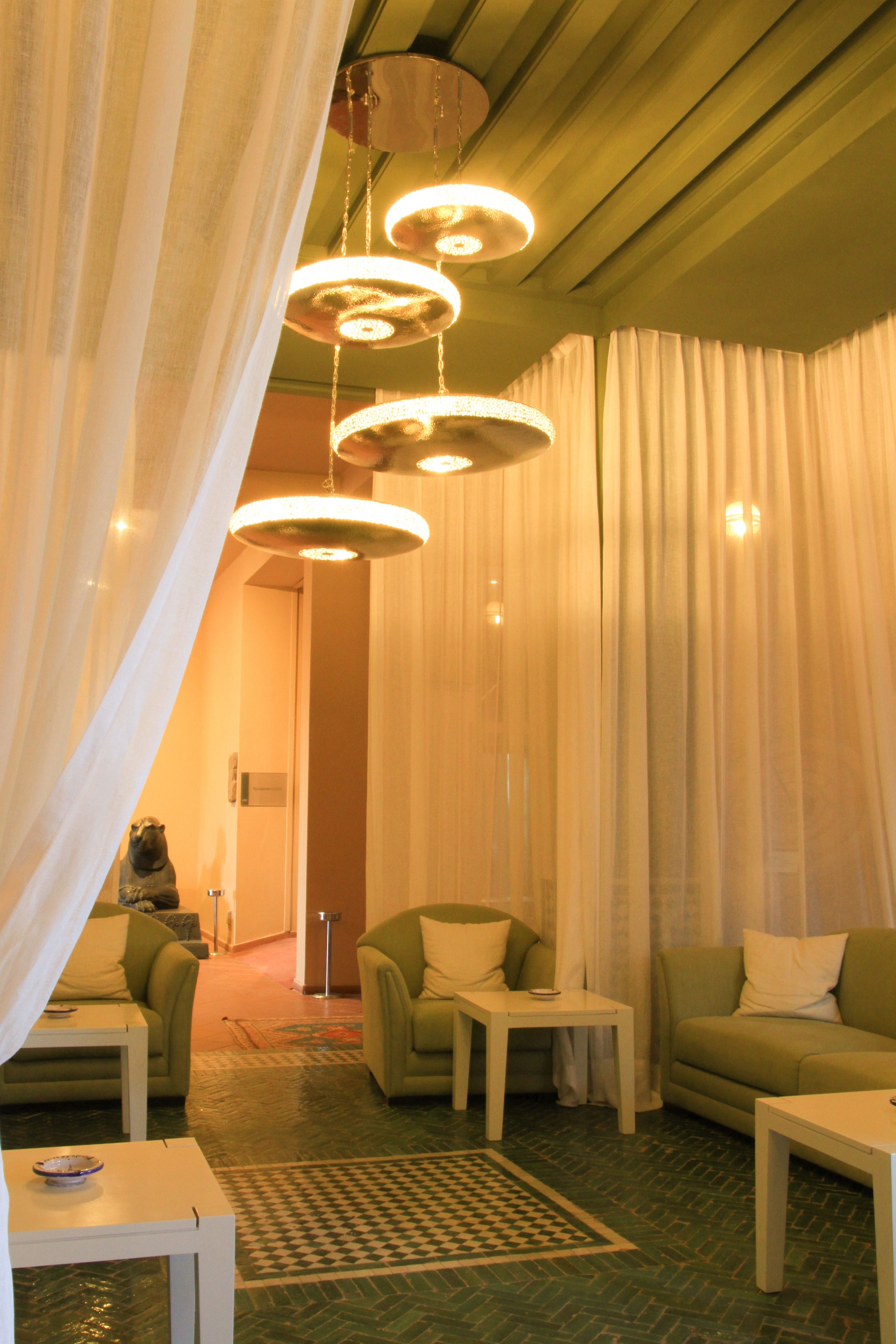 Lobby-lounge