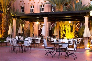 3 restaurants, Italian cuisine