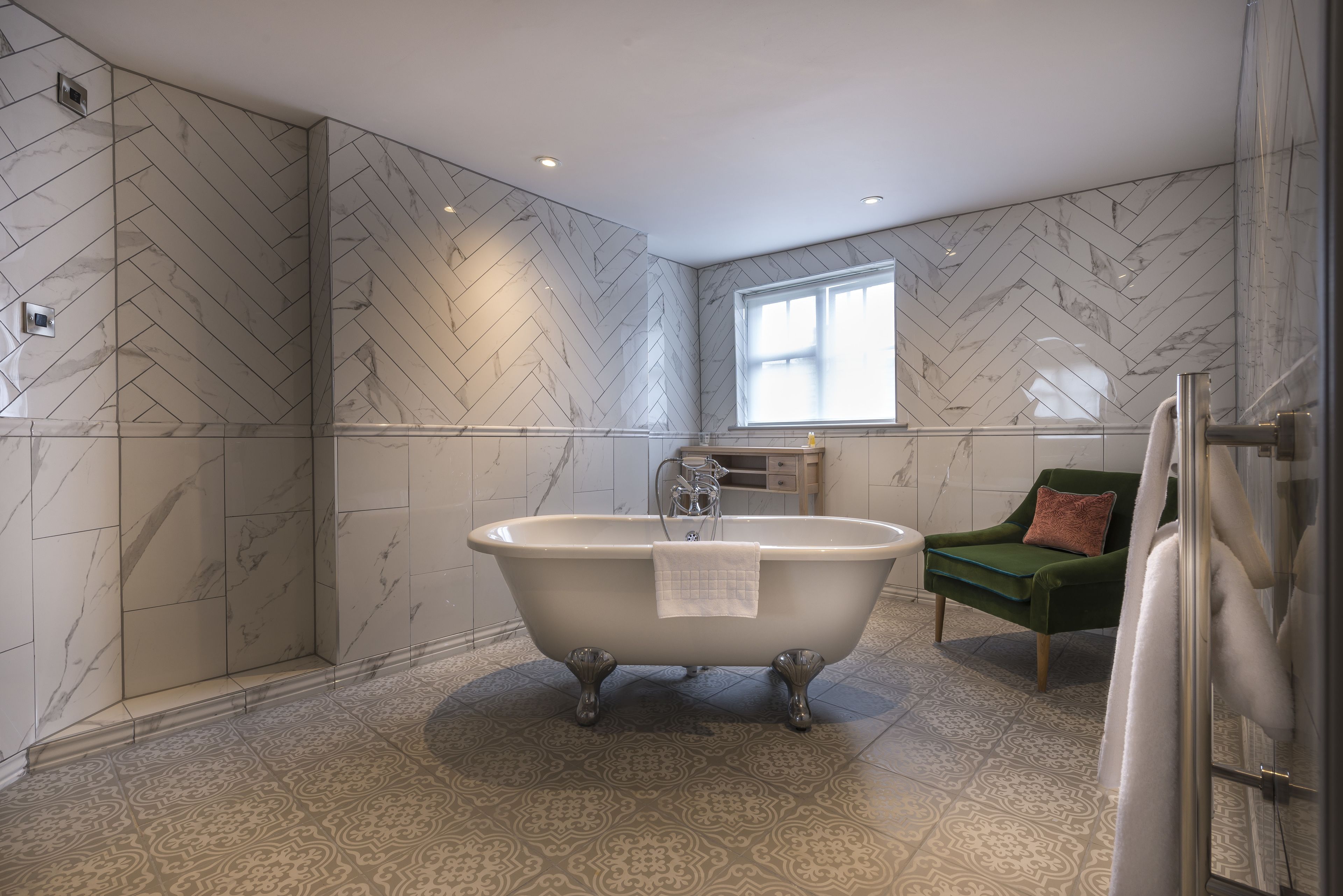 deluxe double room | bathroom | free toiletries, hair dryer, towels, soap