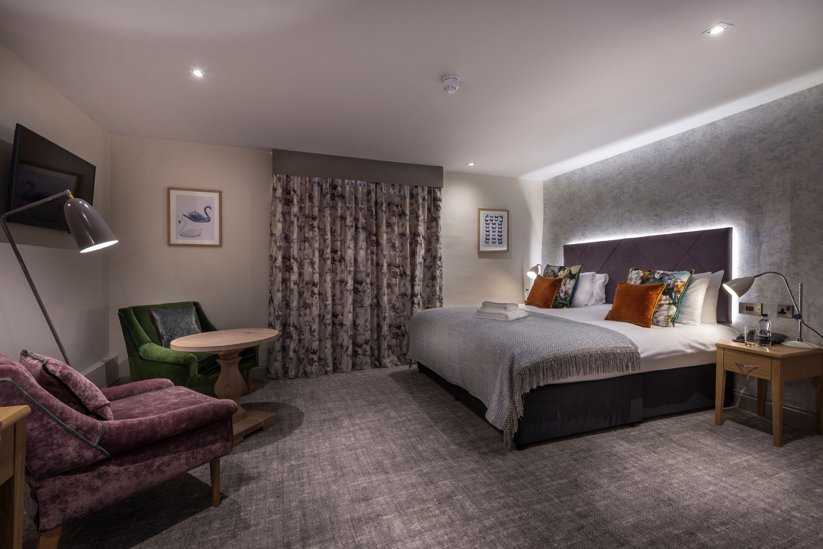 Superior Double Room | 1 bedroom, desk, blackout curtains, iron/ironing board