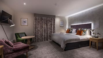 Superior Double Room | 1 bedroom, desk, blackout curtains, iron/ironing board