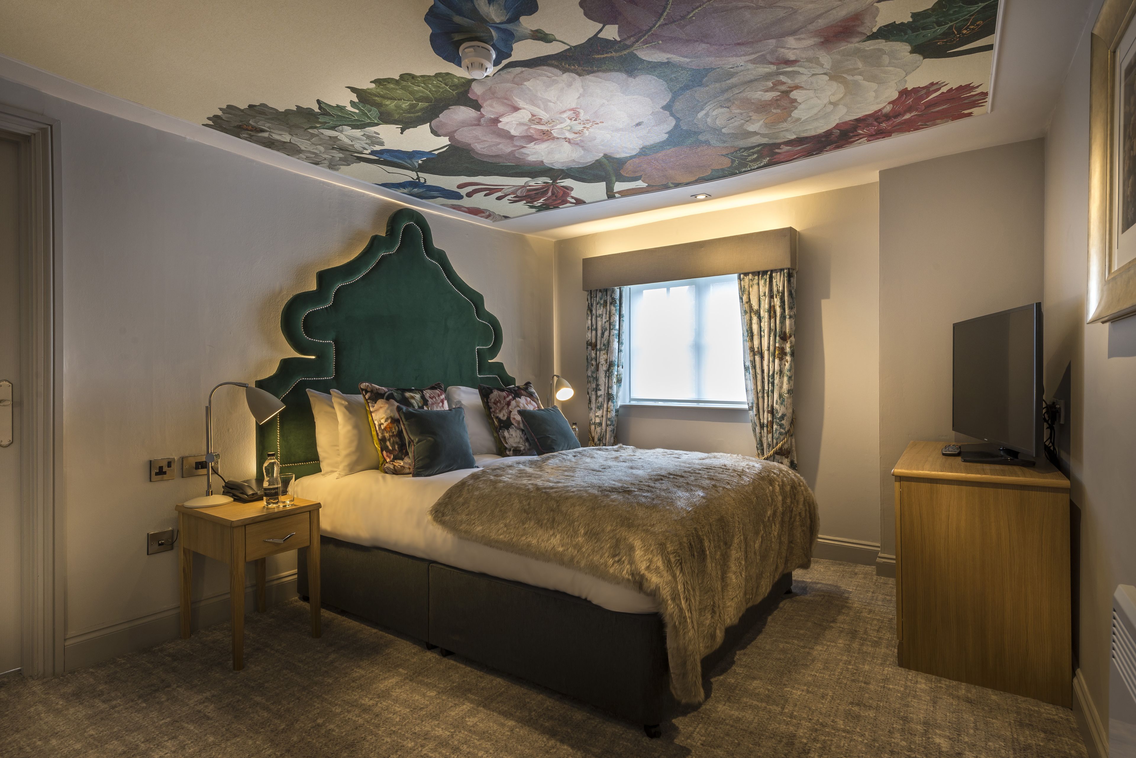 deluxe double room | 1 bedroom, desk, blackout curtains, iron/ironing board