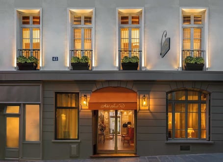 Fassade der Unterkunft. Hôtel Saint Paul Rive Gauche