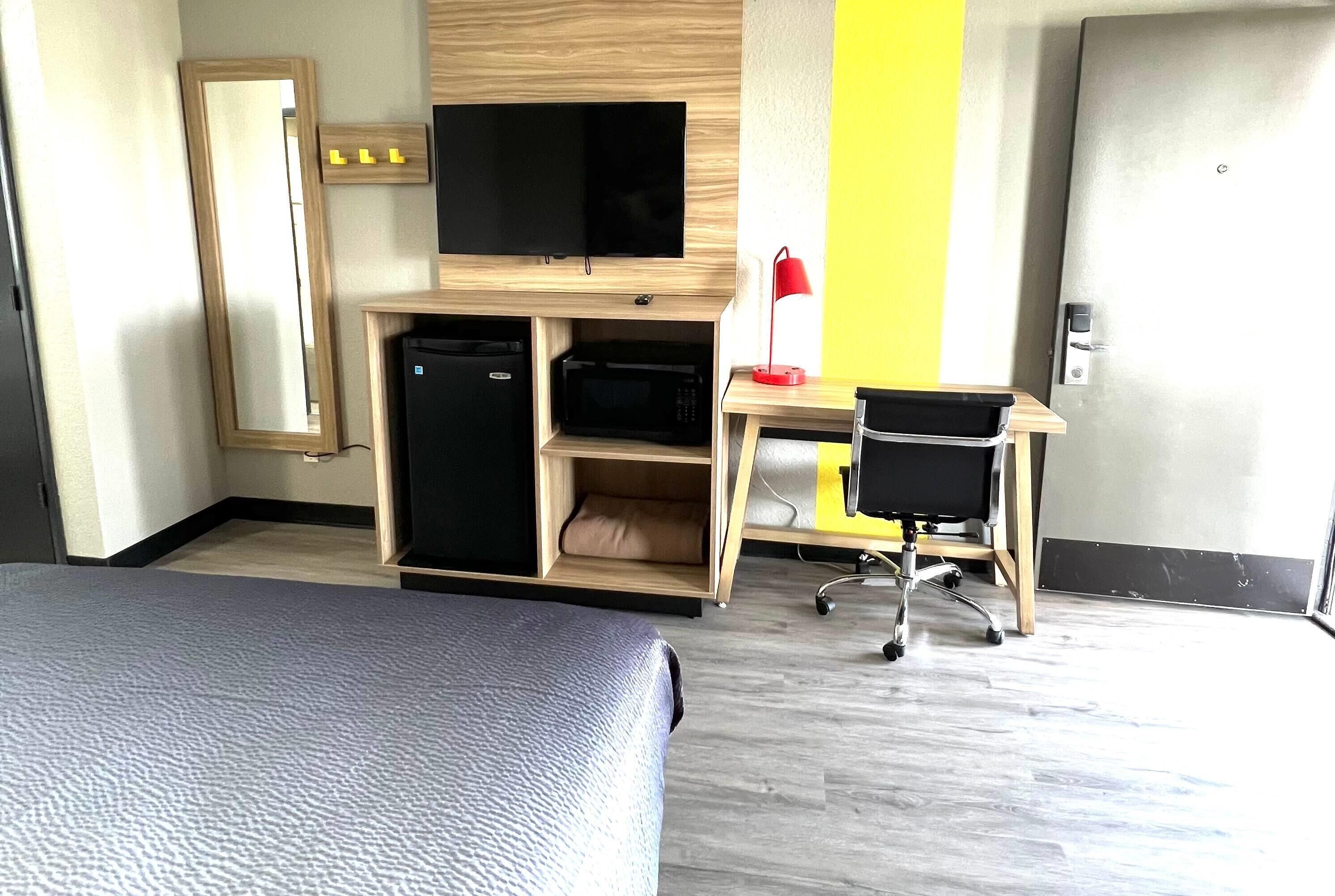 Iron/ironing board, free WiFi, bed sheets, alarm clocks