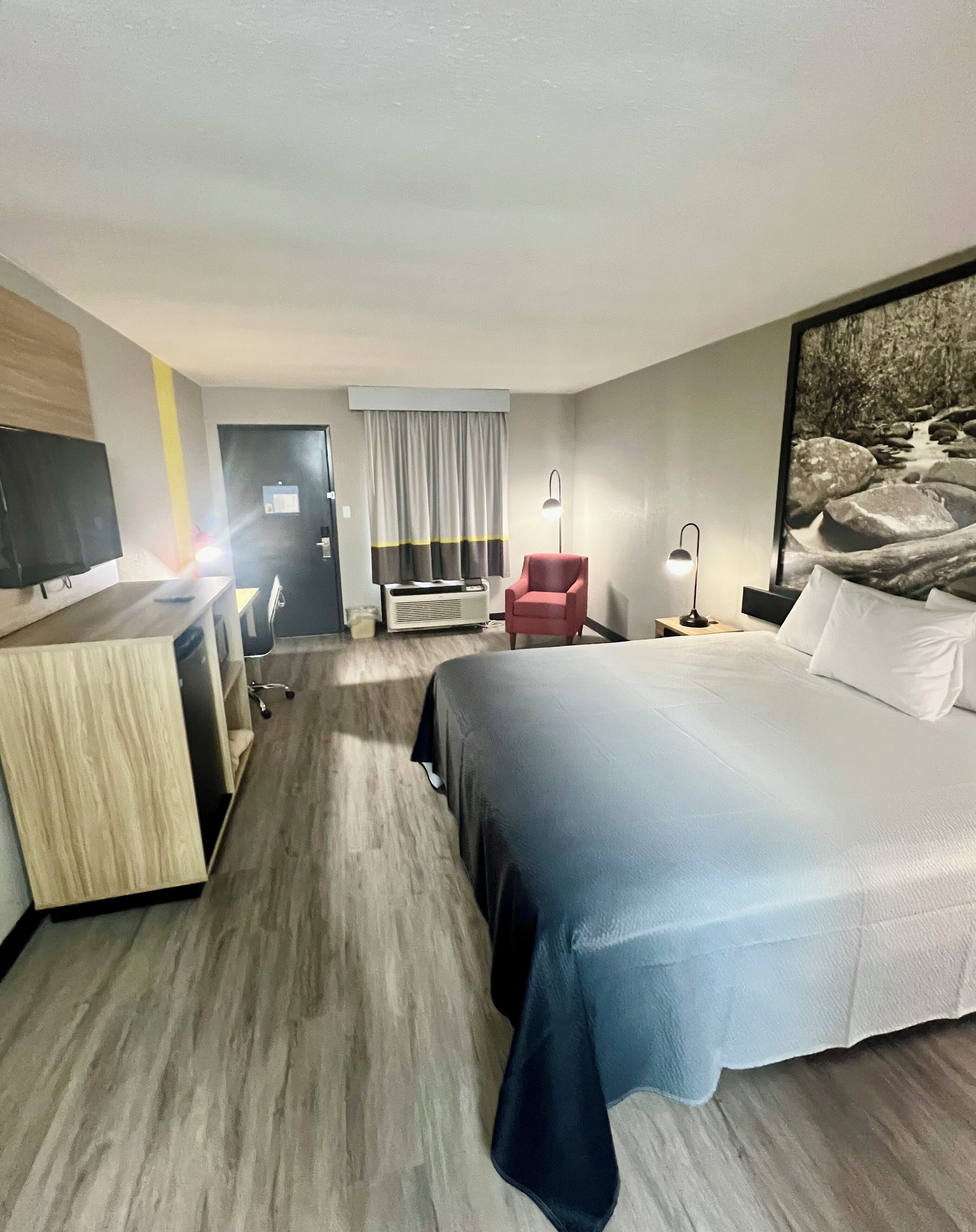 Iron/ironing board, free WiFi, bed sheets, alarm clocks