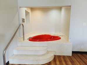 1 Suite King Bed Non-Smoking Jacuzzi Tub | Jetted tub