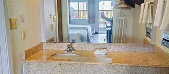 Travelers inn by OYO Wichita Falls
