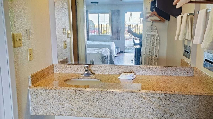 Travelers inn by OYO Wichita Falls