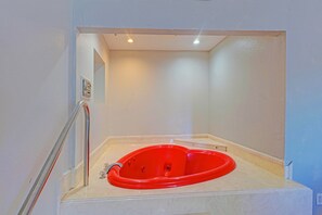 Suite, 1 cama King size, para no fumadores | Escritorio, tabla de planchar con plancha y cunas gratuitas 