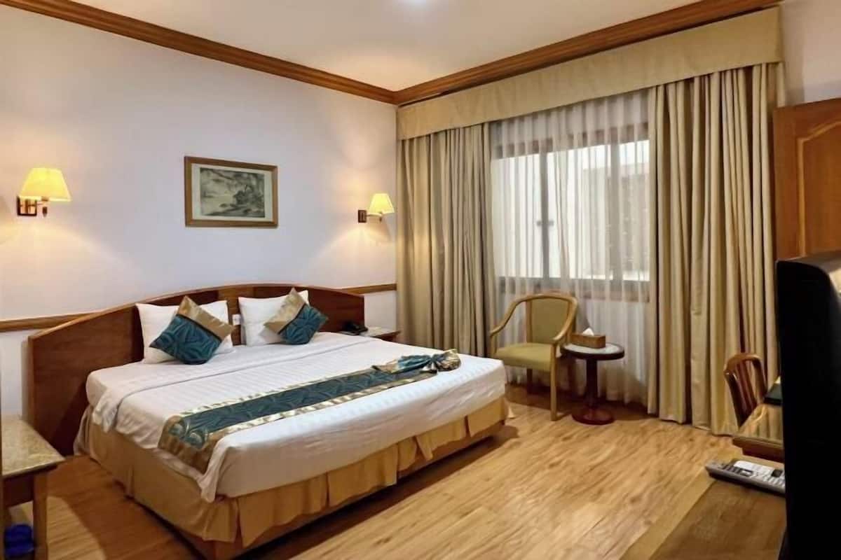 Minibar, in-room safe, desk, blackout drapes