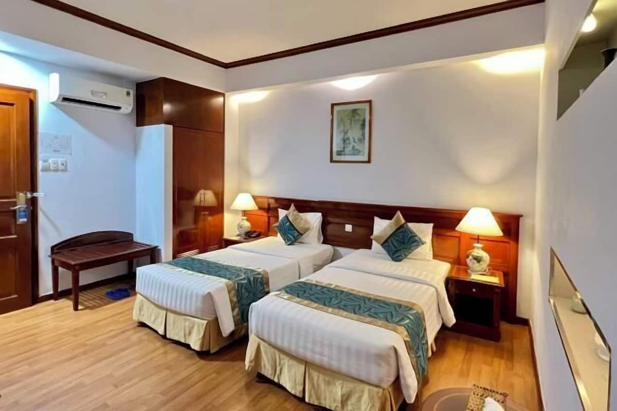 Minibar, in-room safe, desk, blackout drapes