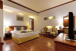 Oscar Elegant Double | 1 bedroom, minibar, in-room safe, desk