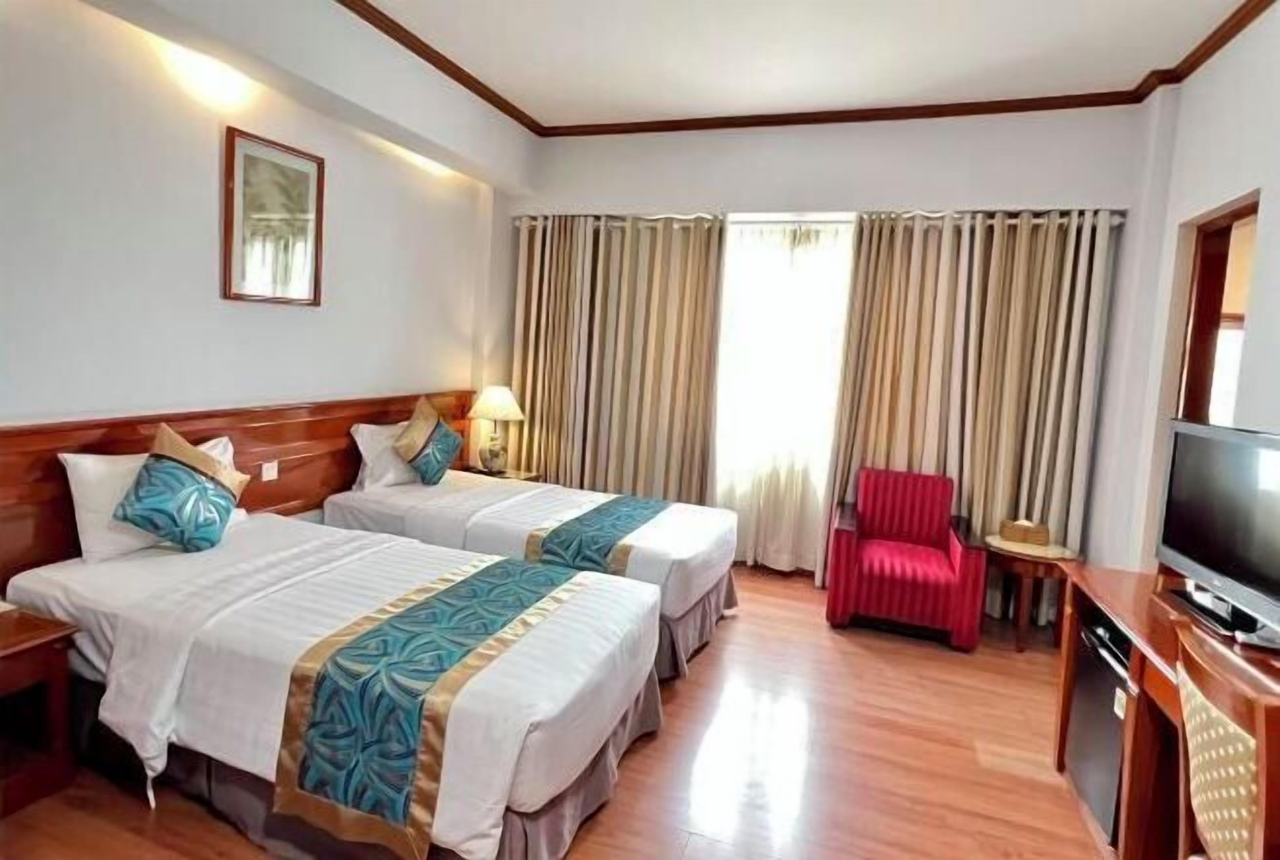 Minibar, in-room safe, desk, blackout drapes