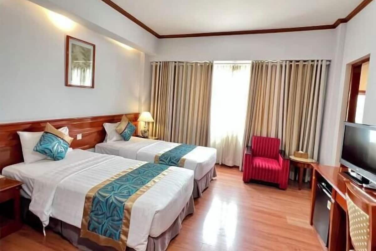 Minibar, in-room safe, desk, blackout drapes