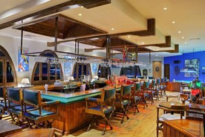 2 bares/lounges, bar na praia