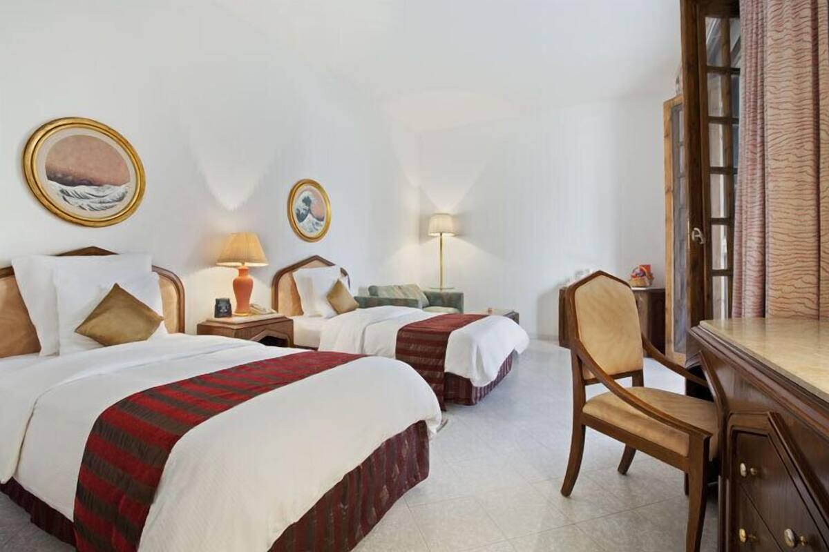 Sábanas de algodón egipcio, cubrecamas y minibar 