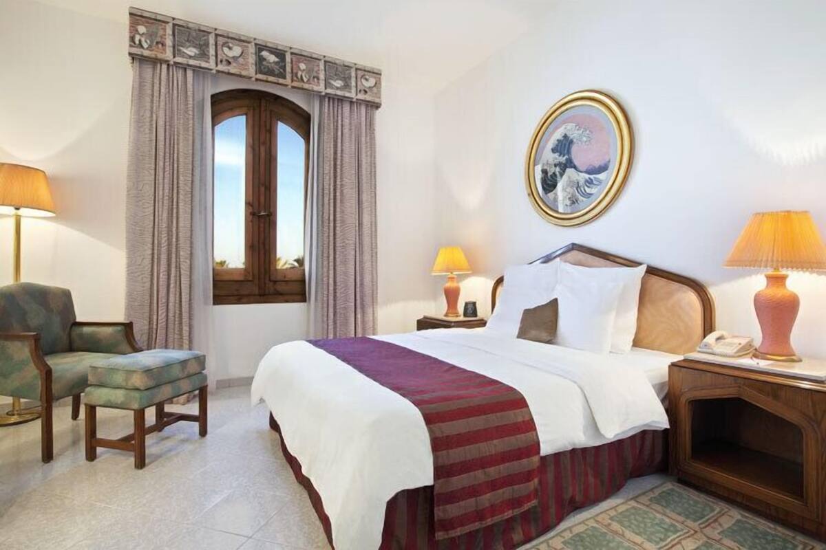 Sábanas de algodón egipcio, cubrecamas y minibar 