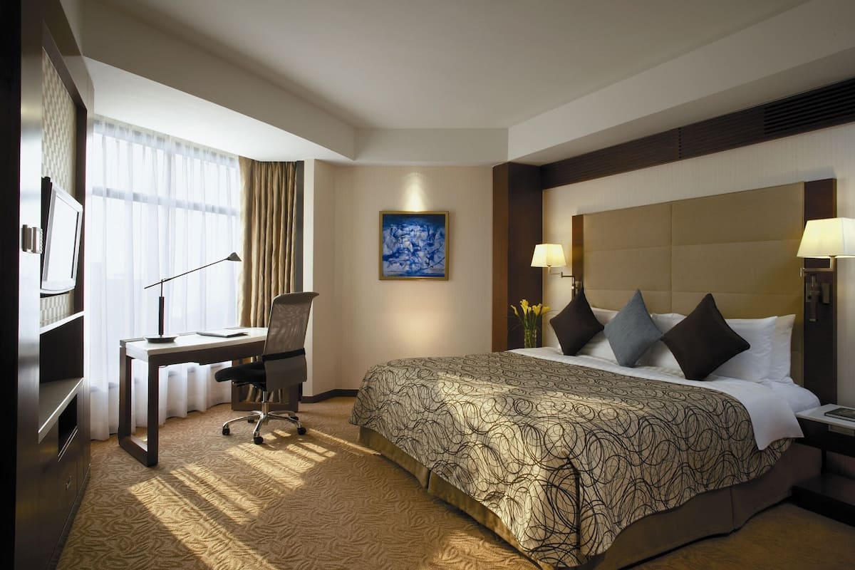 Minibar, in-room safe, desk, laptop workspace