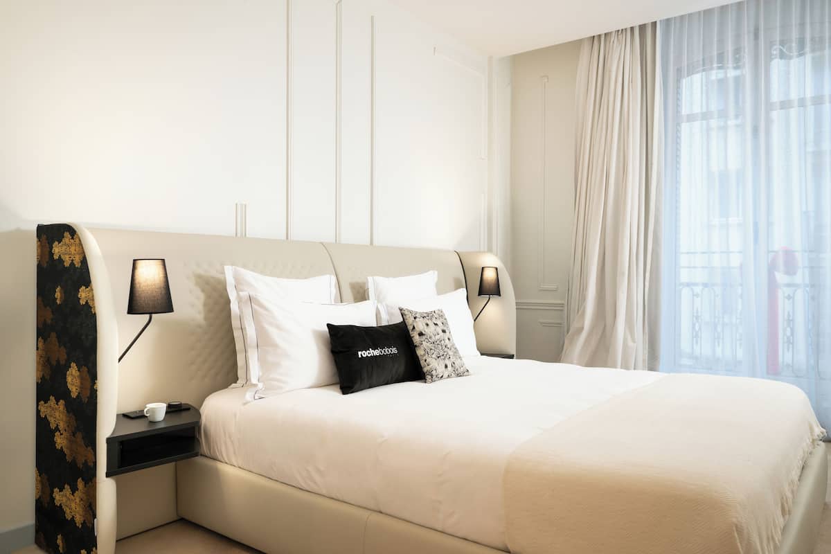 La Suite Hyago par Roche Bobois | Sengetøy av topp kvalitet, minibar, safe på rommet og skrivebord