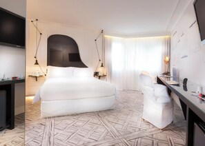 Premium bedding, minibar, in-room safe, desk - La Maison Champs Elysées (Paris)