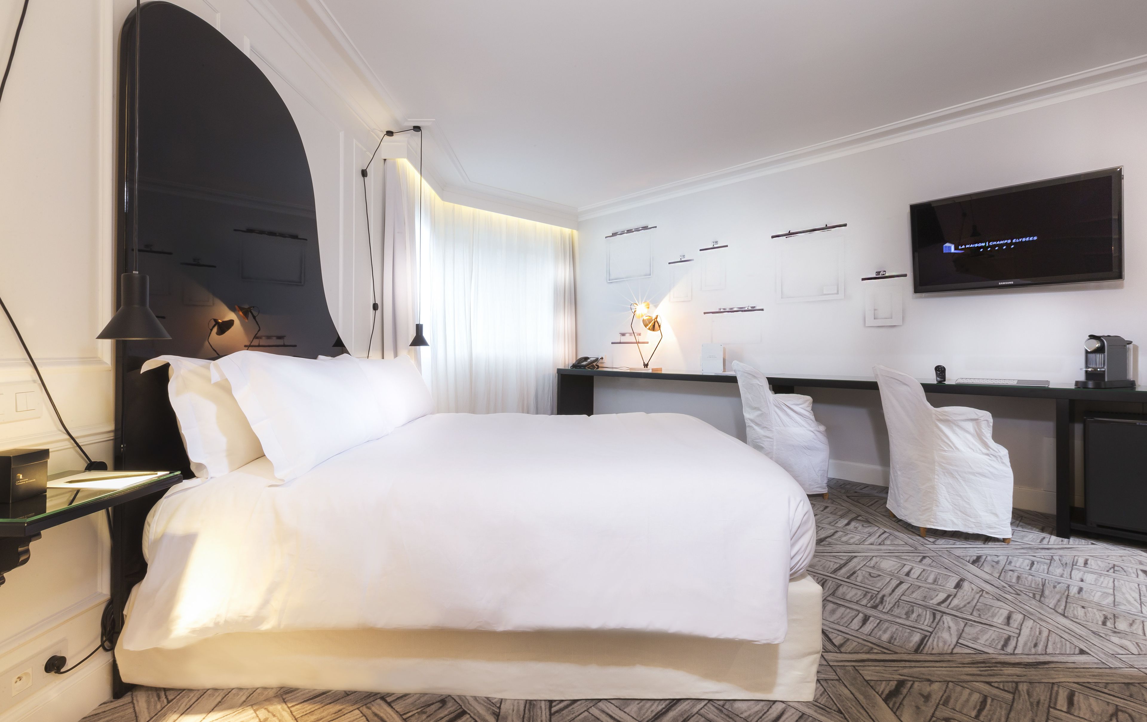 premium bedding, minibar, in-room safe, desk