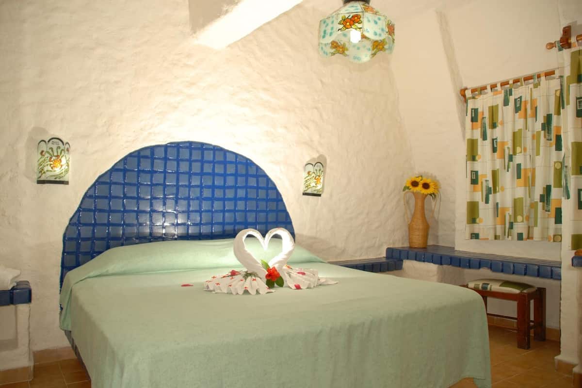 1 bedroom, premium bedding, down comforters, in-room safe