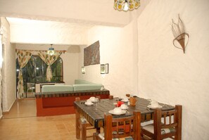 Junior Suite | In-room dining