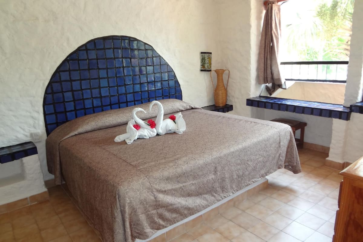 1 bedroom, premium bedding, down comforters, in-room safe