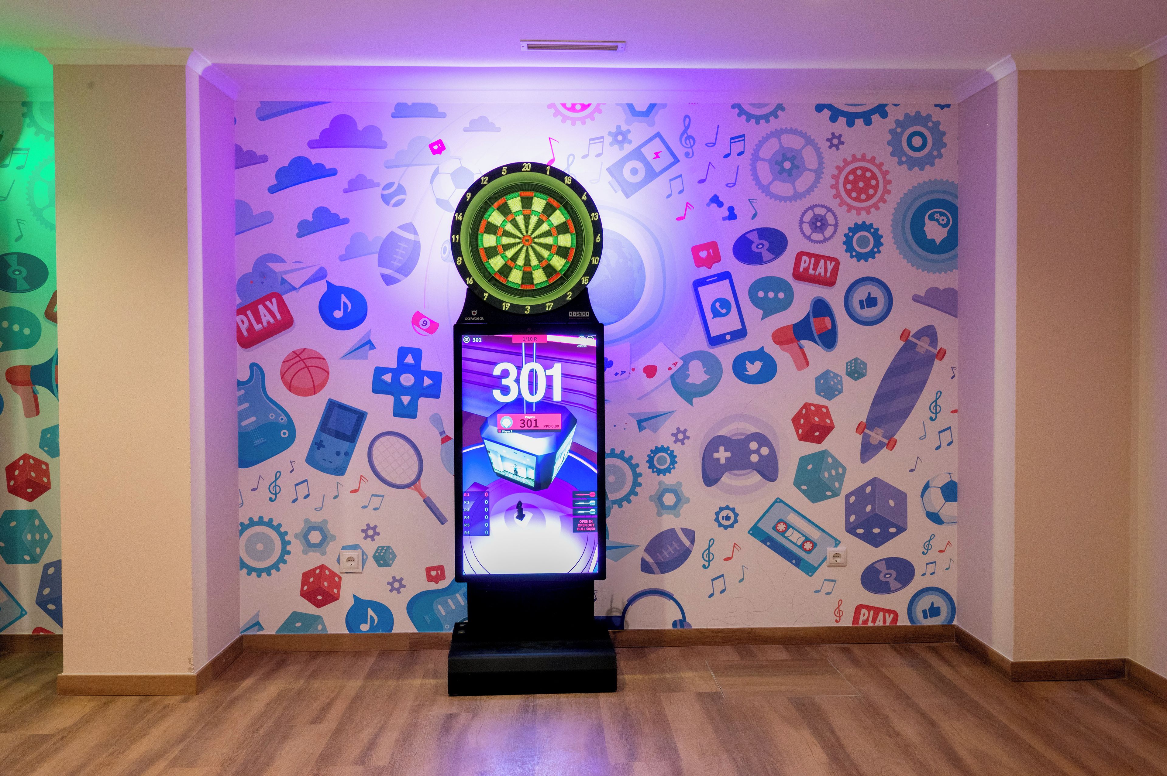 Dartscheibe mit der Punktzahl 301, Dartscheibe mit der Punktzahl 301 und Dartscheibe mit der Punktzahl 301.