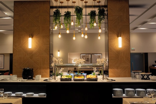Restaurant - VIP Executive Zurique Hotel (Lisbon)